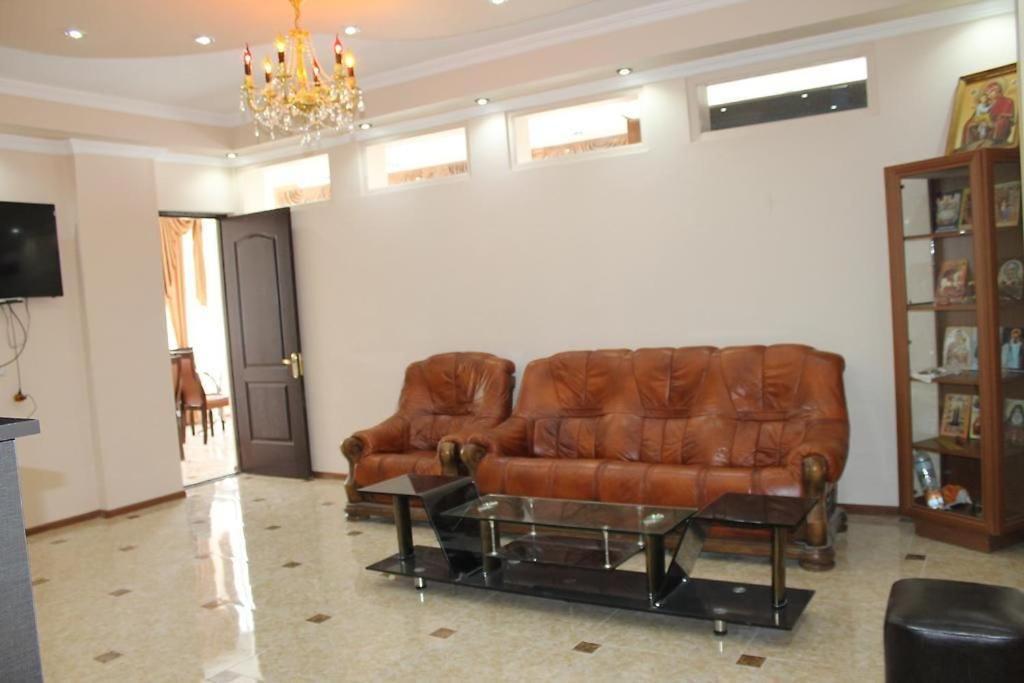Imperator 1 Hotel Κουτάισι Εξωτερικό φωτογραφία